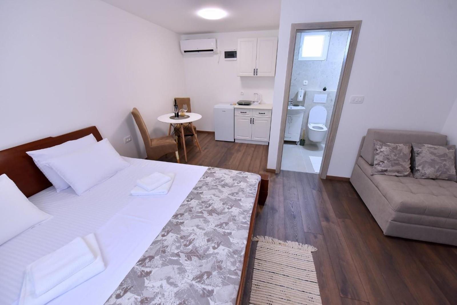 Airport Apartments Tri Hrasta Ποντγορίτσα Εξωτερικό φωτογραφία